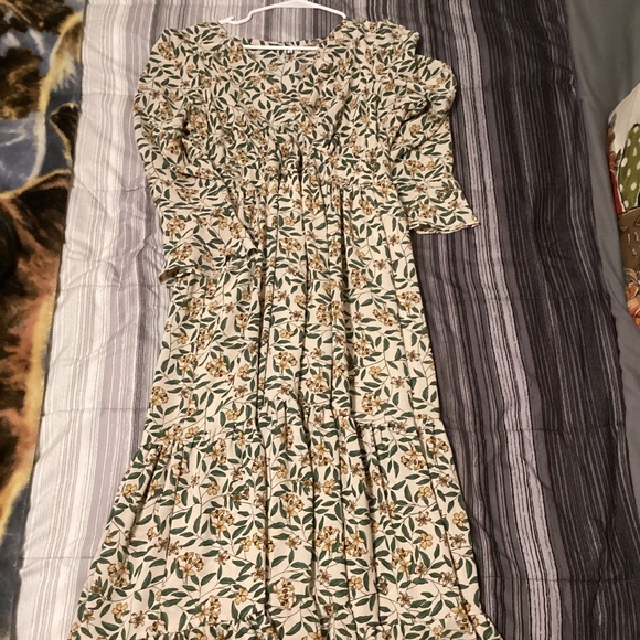 Long cute flowers dress - Picture 1 of 2